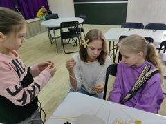 Золотые руки: как прошел мастер-класс по соломоплетению