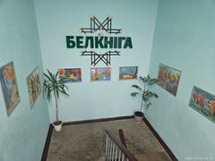 Краски золотой поры: в книжном магазине открылась выставка детских рисунков «Дыхание осени»