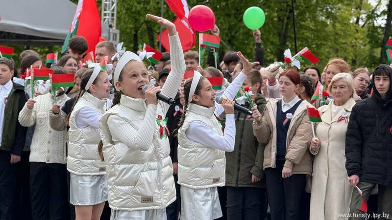 Почетная миссия: участие в торжественной церемонии чествования государственных символов